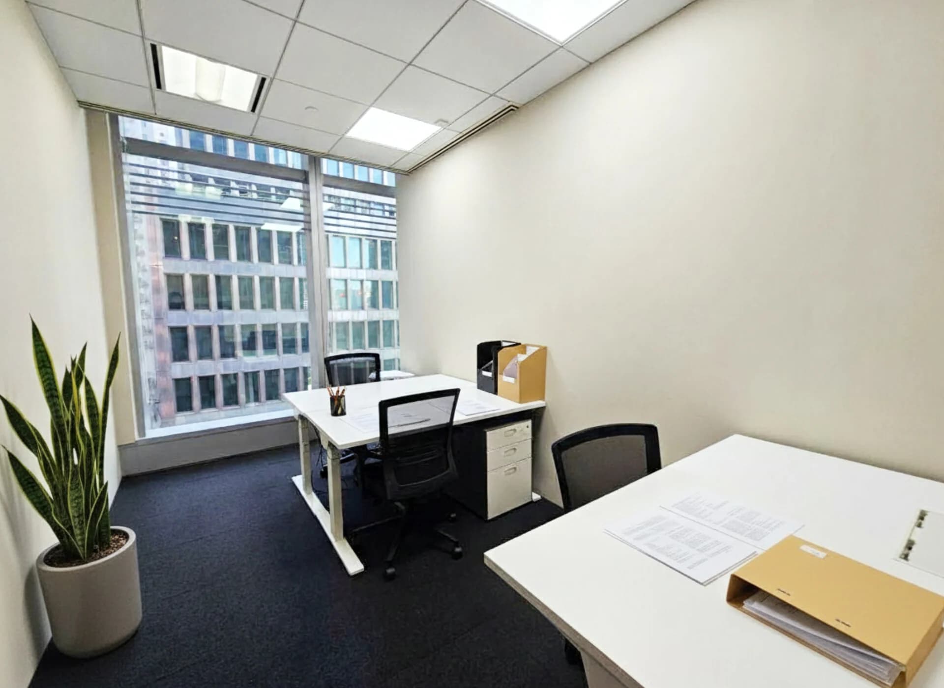Excellent Global Business Center Private Offices at 33 Des Voeux Road Central