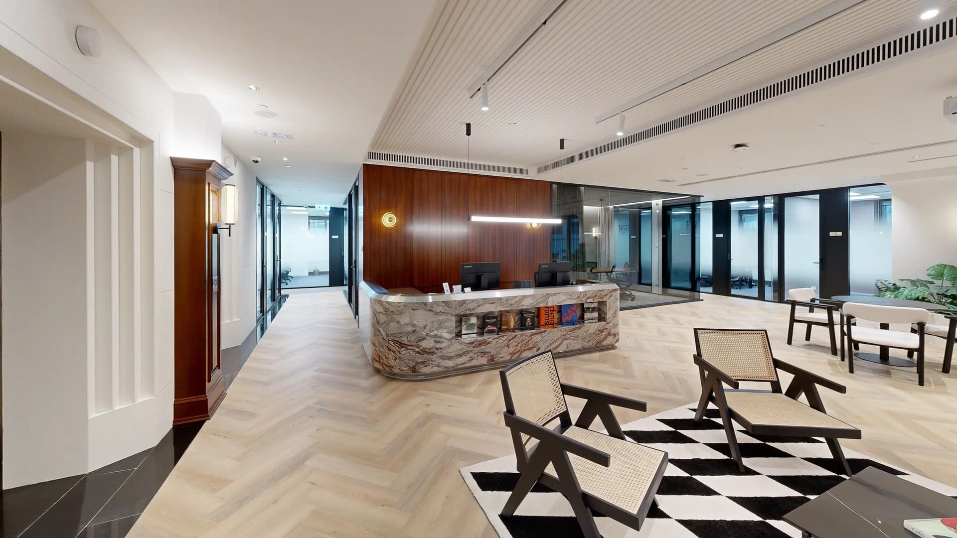 9 Queen's Road Central — photo 1